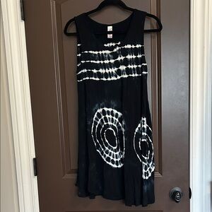 India Boutique Black & White Tie-Dye Swimsuit Cover Up OS Fits Like Medium
